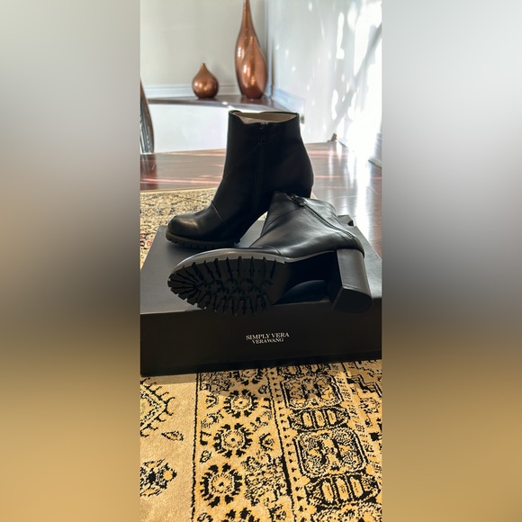 BNIB WOMEN’S SIMPLY VERA BY VERA WANG BLACK HEELED BOOTIES (Size 8) - Picture 7 of 8